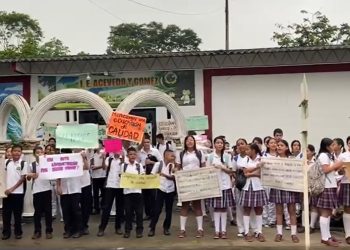 Estudiantes del Colegio Acevedo y Gómez de Puerto Rico Caquetá Demandan Atención por al parecer Malos Manejos Administrativos.