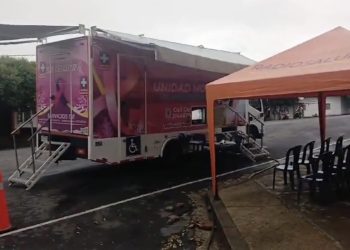 En gira por el Caquetá equipo médico que ofrece  el servicio gratuito el examen sobre cáncer de mama.