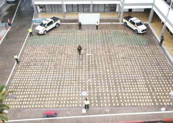 LA POLICÍA INCAUTÓ MÁS DE DOS TONELADAS DE MARIHUAMA PRENSADA EN LA VÍA SUAZA A FLORENCIA, CAQUETÁ.