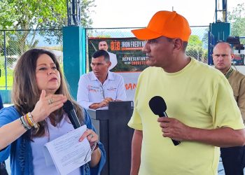 LA MINISTRA DE TRANSPORTE LOGRÓ QUE LOS TRANSPORTADORES LEVANTARAN EL TAPONAMIENTO DE LA VÍA A LA ZONA NORTE DEL CAQUETÁ.