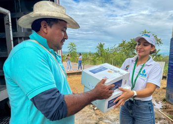 EL PDA ENTREGA EQUIPOS DE LABORATORIO PARA MEDICIÓN DE CALIDAD DEL AGUA A VARIOS MUNICIPIOS.