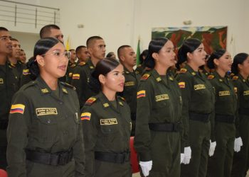 MÁS DE 50 JÓVENES JURARON BANDERA COMO AUXILIARES DE LA POLICÍA NACIONAL.