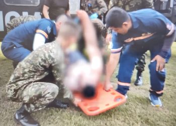 EN AZONADA CONTRA EL EJÉRCITO EN PUTUMAYO, CIVILES LANZARON GASOLINA Y PRENDIERON FUEGO CONTRA DOS MILITARES DEL BATALLÓN DE INFANTERÌA No 25.