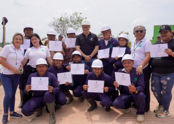 EL SENA CERTIFICÓ EN CONSTRUCCIÓN DE PLACA HUELLA EN CONCRETO A MÁS DE 20 CAMPESINOS DE PUERTO BETANIA, CAQUETÁ.