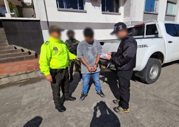 TROPAS DEL EJÉRCITO CAPTURARON A ALIAS TEDY E INCAUTARON ELEMENTOS QUÍMICOS PARA EL PROCESAMIENTO DE PASTA DE COCA EN PUTUMAYO.