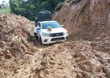 PERSISTEN DIFICULTADES DE MOVILIDAD EN LA VÍA SAN VICENTE–GUAYABAL–BALSILLAS POR TEMPORADA DE LLUVIAS