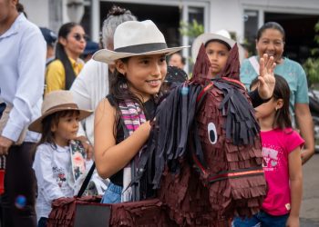 EN EL DONCELLO SE REALIZA EL XVIII FESTIVAL ARTÍSTICO, FOLCLÓRICO Y ESTUDIANTIL DEL SANJUANERO HUILENSE.