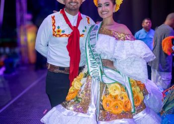 LA SEÑORITA YULIANA BARRERA BARÓN CORONADA REINA DEL XVIII FESTIVAL ARTÍSTICO, FOLCLÓRICO Y ESTUDIANTIL DEL SANJUANERO HUILENSE EN EL DONCELLO.