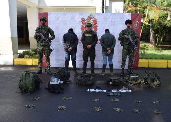 EL EJÉRCITO CAPTURÓ EN PUERTO GUZMÁN DOS INTEGRANTES DE LAS DISIDENCIAS DE LAS FARC E INCAUTARON MATERIAL DE GUERRA.