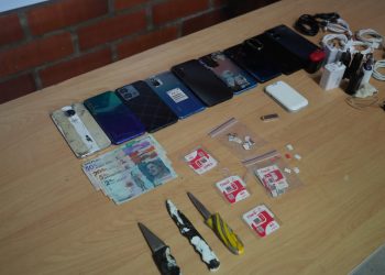EL GAULA DE LA POLICÍA INCAUTÓ CELULARES Y ARMAS CORTOPUNZANTES EN LA CÁRCEL LAS HELICONIAS.
