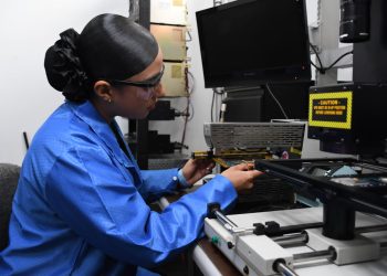 LA PRIMERA CHISPA DEL BATALLÓN DE DESPLIEGUE RÁPIDO N.º 33: UNA MUJER QUE CONECTA LA MISIÓN EN EL GUAVIARE.