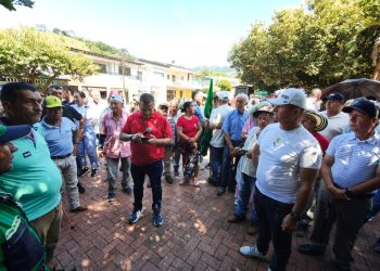 COMERCIANTES Y CIUDADANÍA SE MOVILIZARON POR FALLAS EN EL SERVICIO DE ACUEDUCTO EN EL DONCELLO.